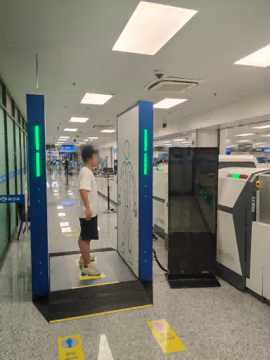 微度芯创HBS-7803D毫米波人体安检仪为民航安检保驾护航